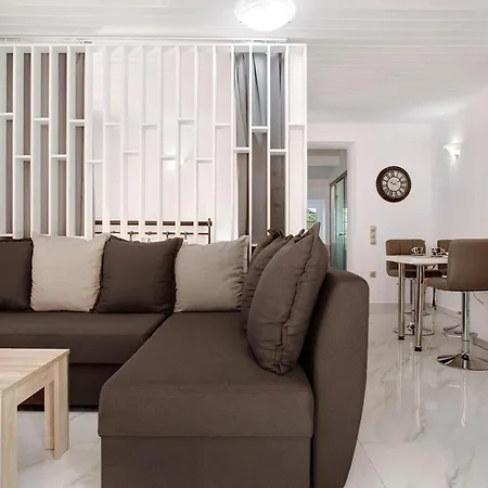 Apartment Drosia *